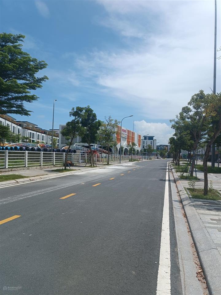Bán căn shophouse meyhomes capital phú quốc giá chỉ 6 tỷ 7. căn vị trí đẹp hiếm có dự án.