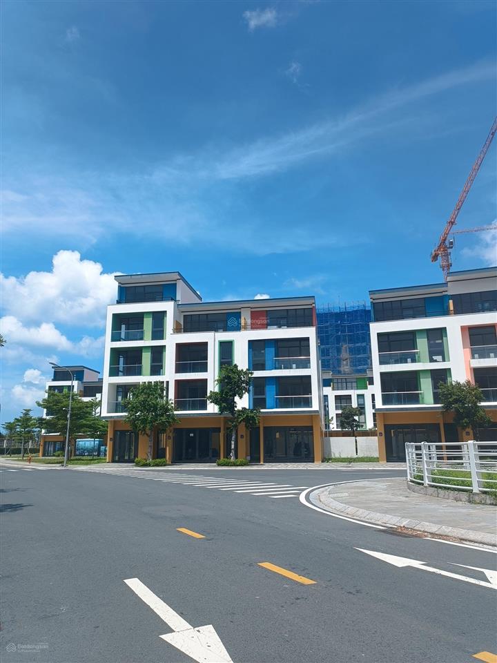 Bán căn shophouse meyhomes capital phú quốc giá chỉ 6 tỷ 7. căn vị trí đẹp hiếm có dự án.