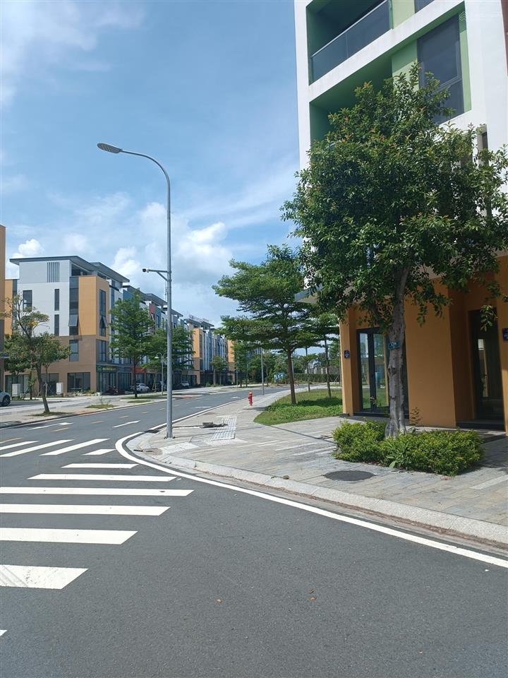 Bán căn shophouse meyhomes capital phú quốc giá chỉ 6 tỷ 7. căn vị trí đẹp hiếm có dự án.