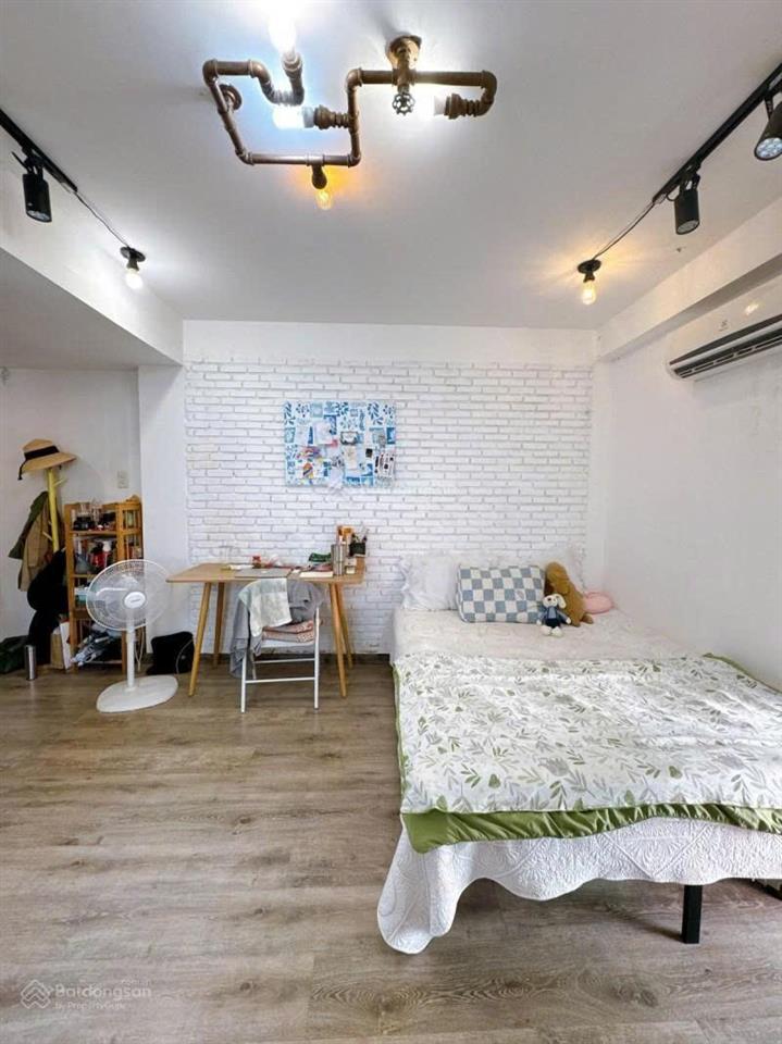 Nhà 5 tầng chính chủ xây tâm huyết ở  hẻm trước nhà rộng hơn 5m căn góc thoáng mát giá chỉ 6.8 tỷ