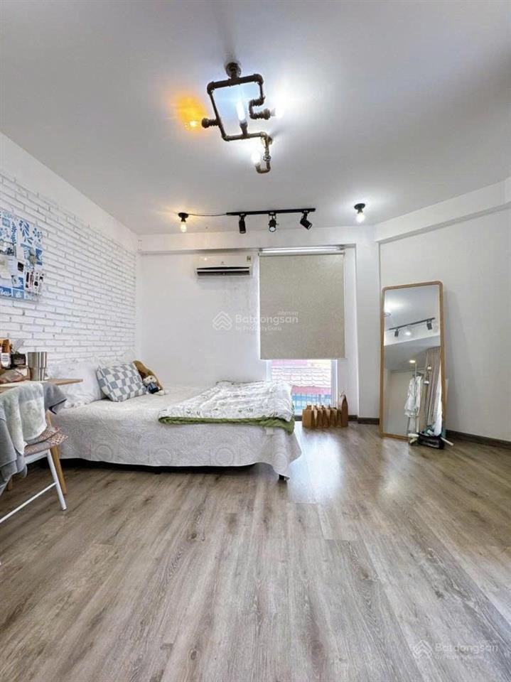 Nhà 5 tầng chính chủ xây tâm huyết ở  hẻm trước nhà rộng hơn 5m căn góc thoáng mát giá chỉ 6.8 tỷ