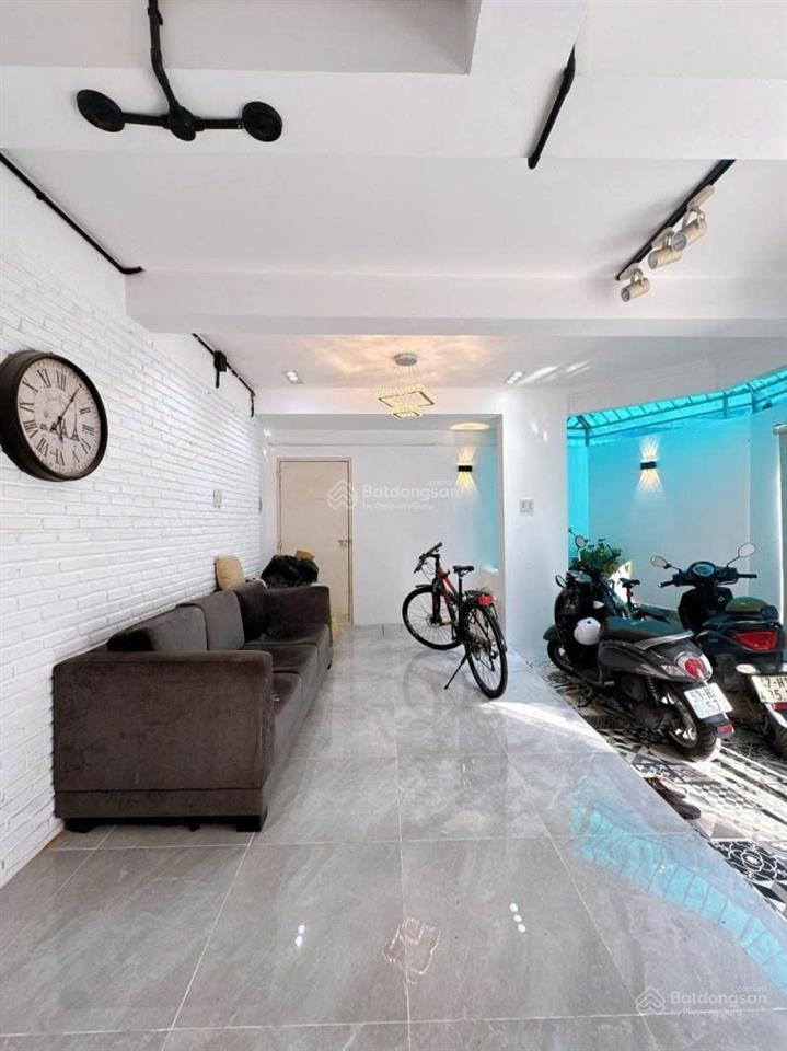 Nhà 5 tầng chính chủ xây tâm huyết ở  hẻm trước nhà rộng hơn 5m căn góc thoáng mát giá chỉ 6.8 tỷ