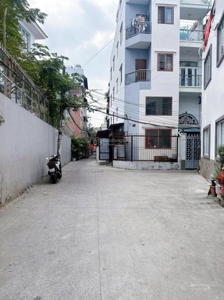 Nhà 5 tầng chính chủ xây tâm huyết ở  hẻm trước nhà rộng hơn 5m căn góc thoáng mát giá chỉ 6.8 tỷ