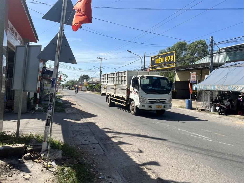 Bán đất MT Hùng Vương 1594m2 giá 14,9 tỷ