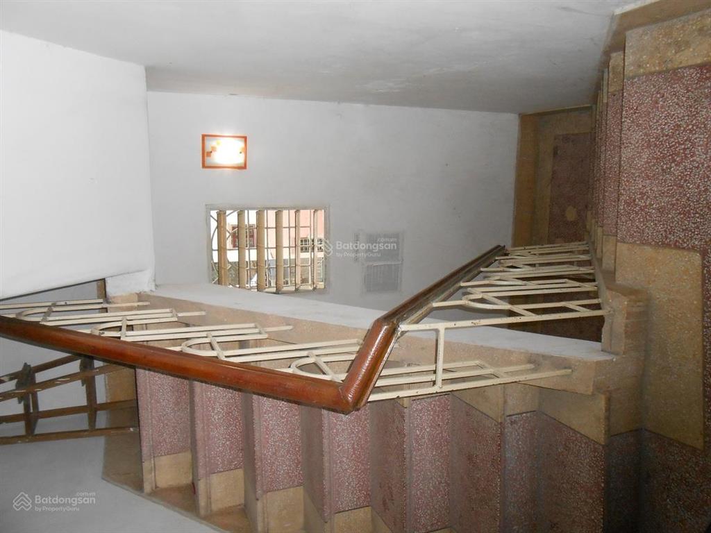 Tầng khép kín 25m2, chợ hôm, sáng thoáng trước sau, ở ngay