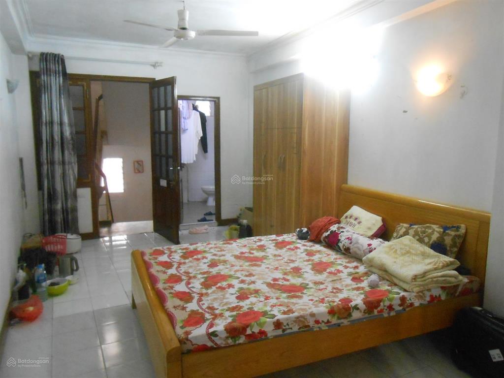 Tầng khép kín 25m2, chợ hôm, sáng thoáng trước sau, ở ngay