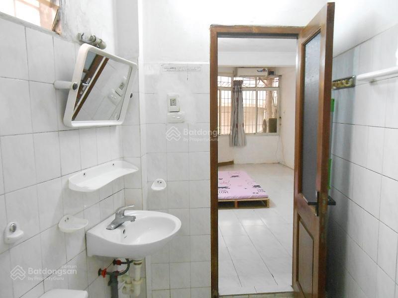 Tầng khép kín 25m2, chợ hôm, sáng thoáng trước sau, ở ngay