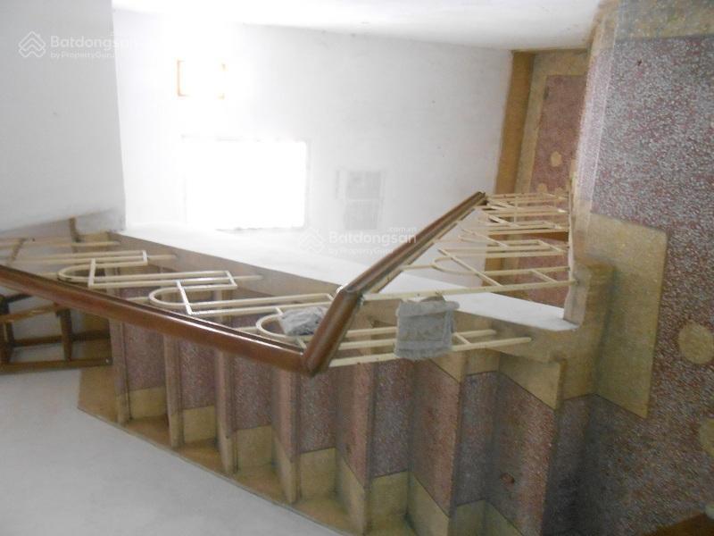 Tầng khép kín 25m2, chợ hôm, sáng thoáng trước sau, ở ngay