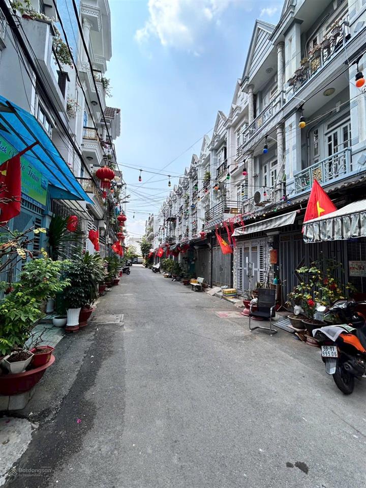 Bán nhà chính chủ..đúc 2 lầu 4pn 3wc hẻm 8m thông thới an35 ,khu vip q12,,dt6x9m hoàn công đầy đủ