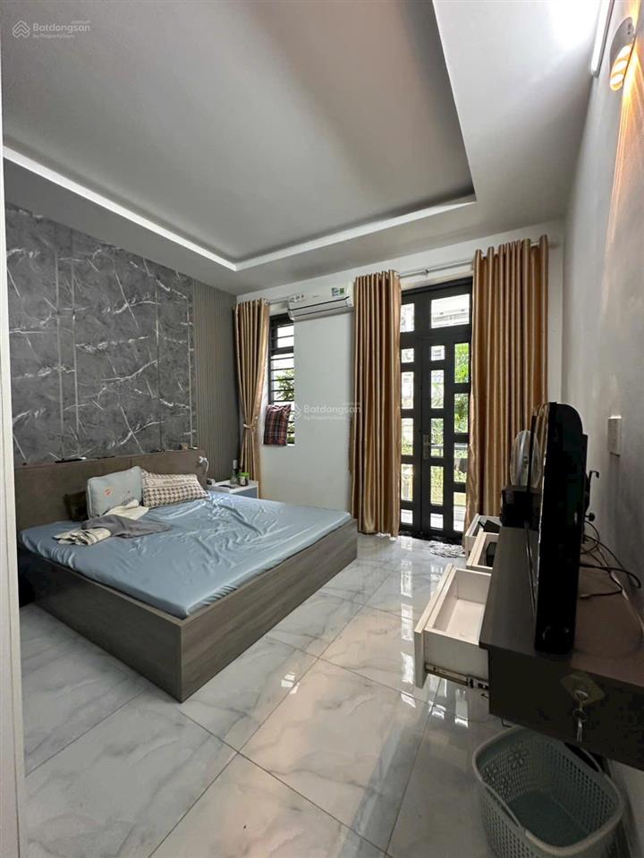 Bán nhà phố chính chủ..khu nhà phố hiệp thành 13..q12 cũ..dt4x13m,,3 lầu đúc 4 tấm 5pn 4wc sân