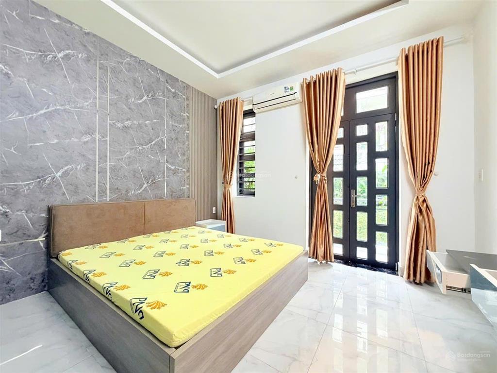 Bán nhà phố chính chủ khu nhà phố hiệp thành 13. q12 cũ dt 4x13m, 3 lầu đúc 4 tấm 5pn 6wc