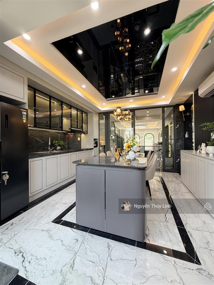 Nhà mặt tiền kinh doanh có thang máy/ ngã tư ga thạnh lộc quận 12 ( thương lượng mạnh)