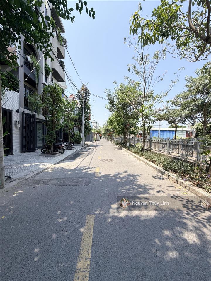 Nhà mặt tiền kinh doanh có thang máy/ ngã tư ga thạnh lộc quận 12 ( thương lượng mạnh)