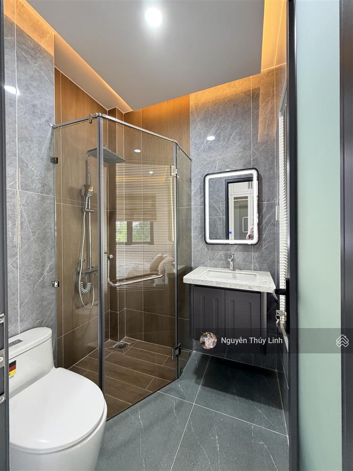 Nhà mặt tiền kinh doanh có thang máy/ ngã tư ga thạnh lộc quận 12 ( thương lượng mạnh)