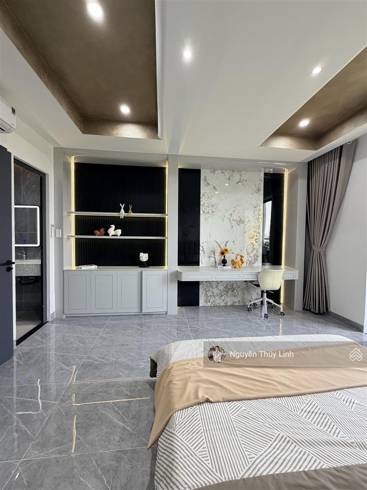 Nhà mặt tiền kinh doanh có thang máy/ ngã tư ga thạnh lộc quận 12 ( thương lượng mạnh)