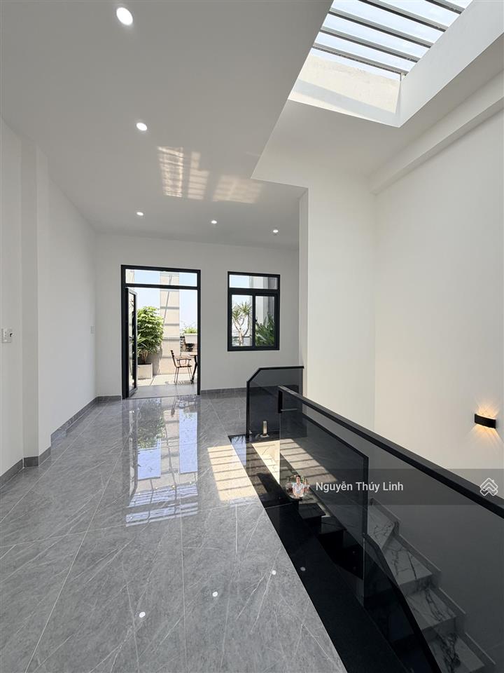 Nhà mặt tiền kinh doanh có thang máy/ ngã tư ga thạnh lộc quận 12 ( thương lượng mạnh)