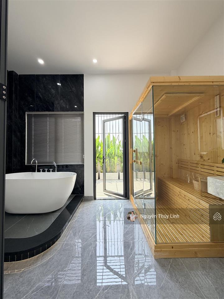 Nhà mặt tiền kinh doanh có thang máy/ ngã tư ga thạnh lộc quận 12 ( thương lượng mạnh)