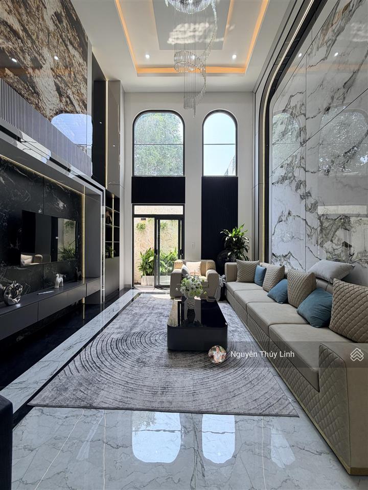 Nhà mặt tiền kinh doanh có thang máy/ ngã tư ga thạnh lộc quận 12 ( thương lượng mạnh)