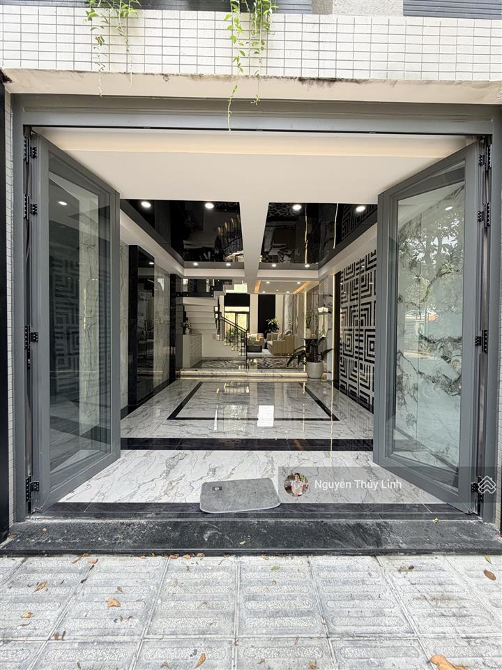 Nhà mặt tiền kinh doanh có thang máy/ ngã tư ga thạnh lộc quận 12 ( thương lượng mạnh)