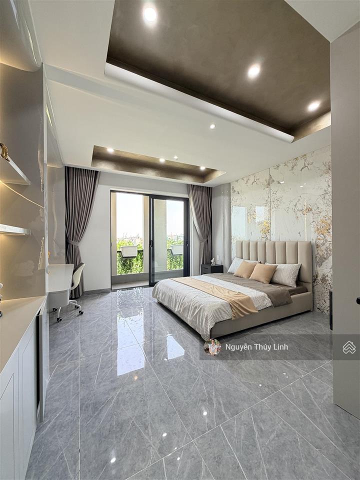 Nhà mặt tiền kinh doanh có thang máy/ ngã tư ga thạnh lộc quận 12 ( thương lượng mạnh)