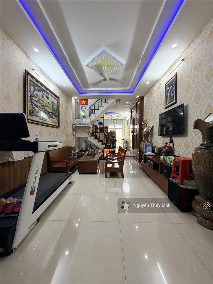 Ngã tư ga/ nhà 4 tầng sân xe hơi thạnh lộc 37 thạnh lộc quận 12 ( 4m x 22,5m)