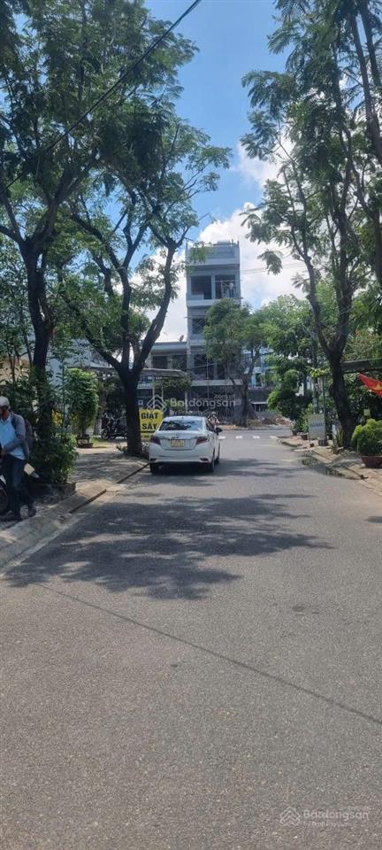Bán lô đường nguyễn tạo khu làng đại học dt 200m2 (8x25m) giá bán 9tỷ3. 0912 777 ***
