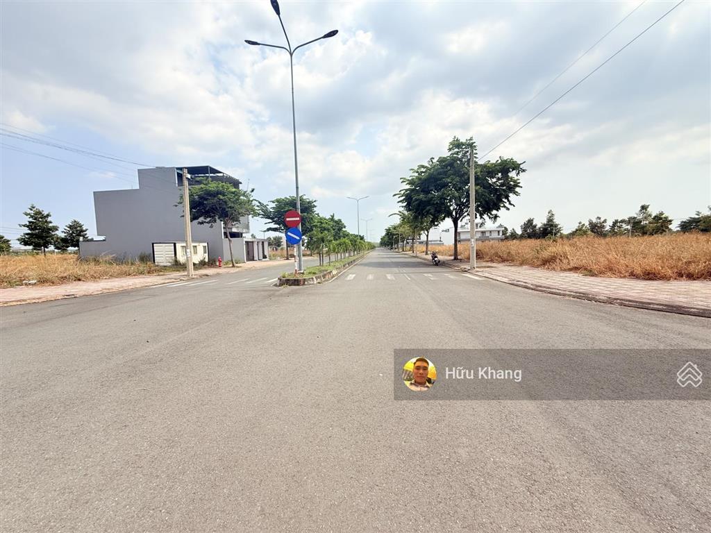 D2d long thành  trục chính dự án hướng đông  ngay sát dt769  sổ sẵn vị trí rất đẹp cho ndt