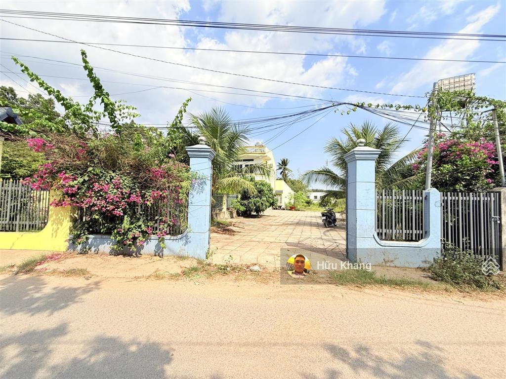 Xã long thành sát ngay stc dt 1285m2 tc 200m2  mặt tiền nhựa chính cách dt769 chỉ 80m  hàng hiếm