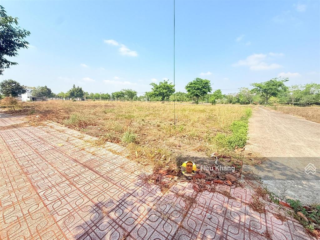 D2d xã long thành  lô góc ngang 10m x 23mgần ngay chợ  đt769 giá bán nhanh 4,6 tỷsổ hồng riêng