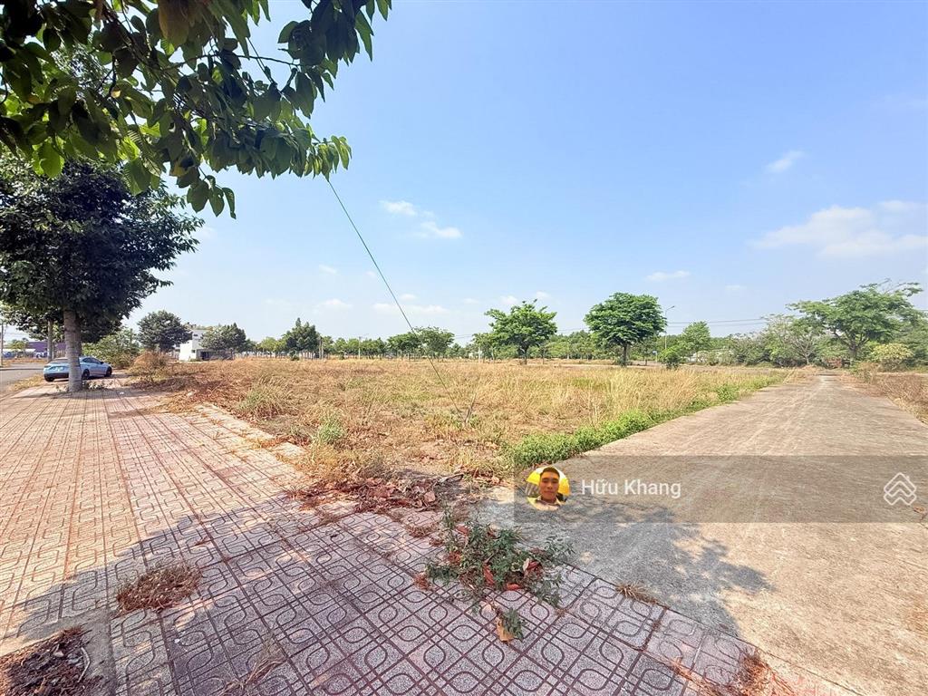 D2d xã long thành  lô góc ngang 10m x 23mgần ngay chợ  đt769 giá bán nhanh 4,6 tỷsổ hồng riêng