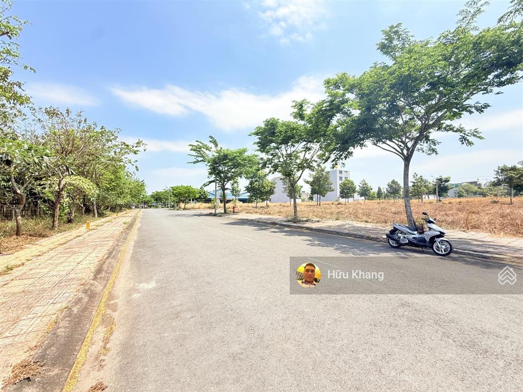 D2d lộc an  xã long thành  trục chính d1 kế chợ  ngay sát dt769 dt 196.9m2 ngang 8m giá cực ngộp