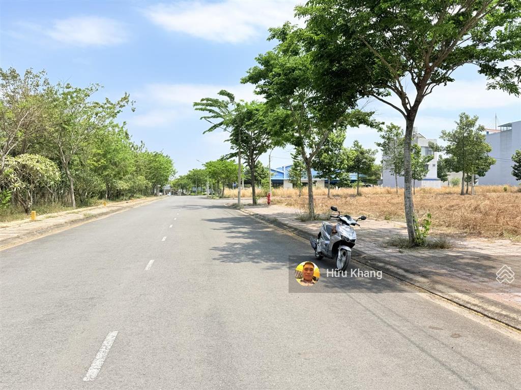 D2d lộc an  xã long thành  trục chính d1 kế chợ  ngay sát dt769 dt 196.9m2 ngang 8m giá cực ngộp