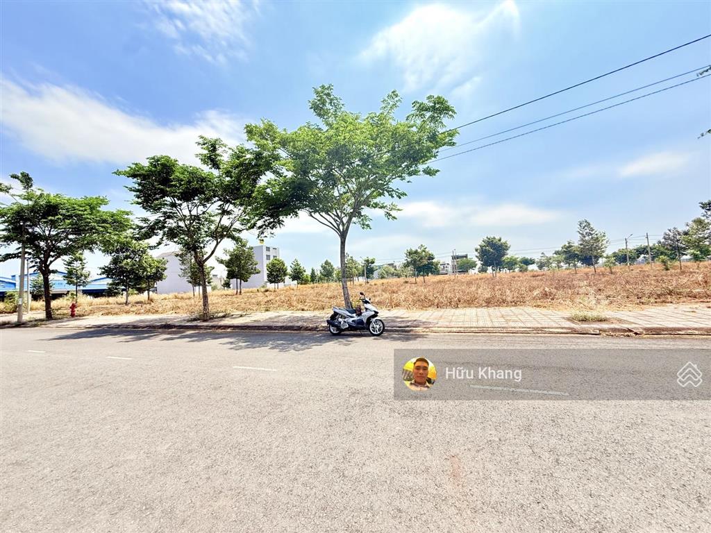 D2d lộc an  xã long thành  trục chính d1 kế chợ  ngay sát dt769 dt 196.9m2 ngang 8m giá cực ngộp