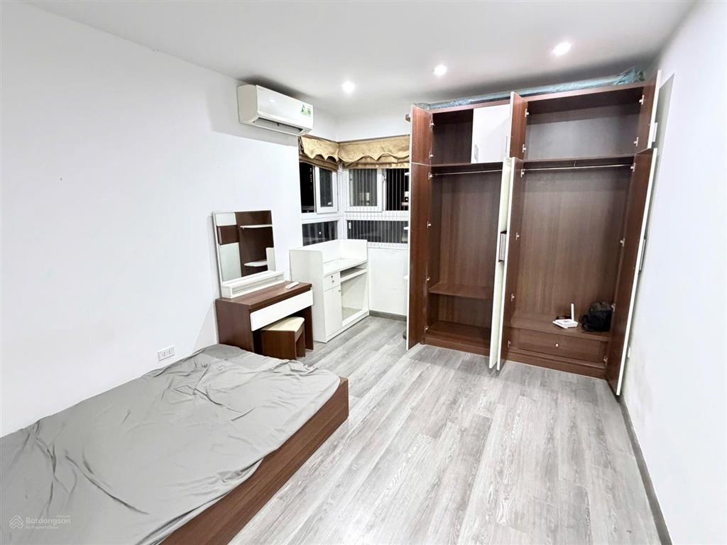 Chủ nhà cần bán gấp căn góc 2pn tòa gemek tower giá 3,3 tỷ