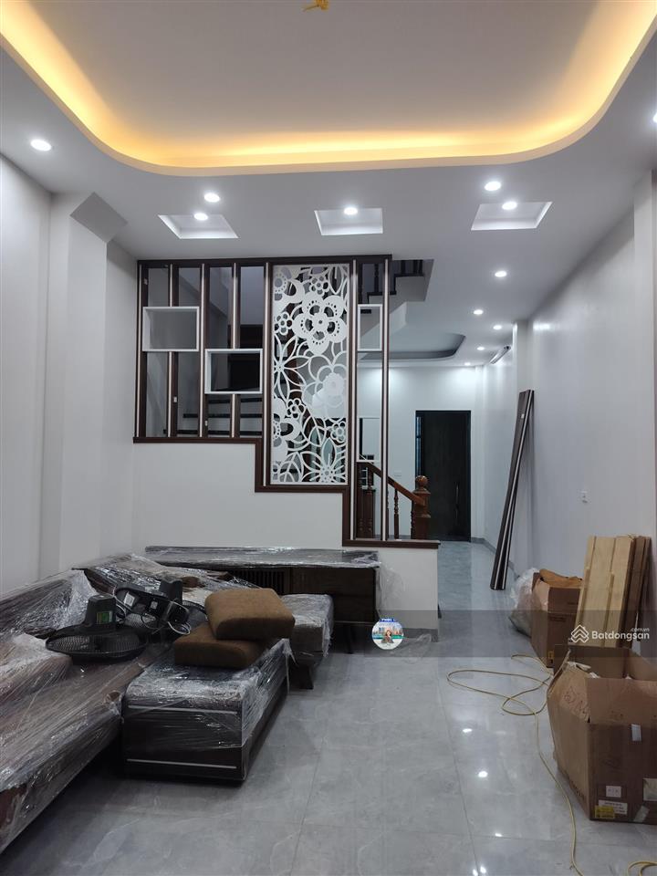 Cho thuê nhà 4 tầng mới tinh, 41m2 4 ngủ 3vs, khách bếp ngõ ô tô đỗ cửa, hai mặt thoáng
