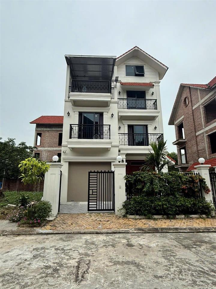 Giá hời 15 tỷ sở hữu căn biệt thự nghỉ dưỡng 300m, sổ đỏ sang tên kđt quang minh hn