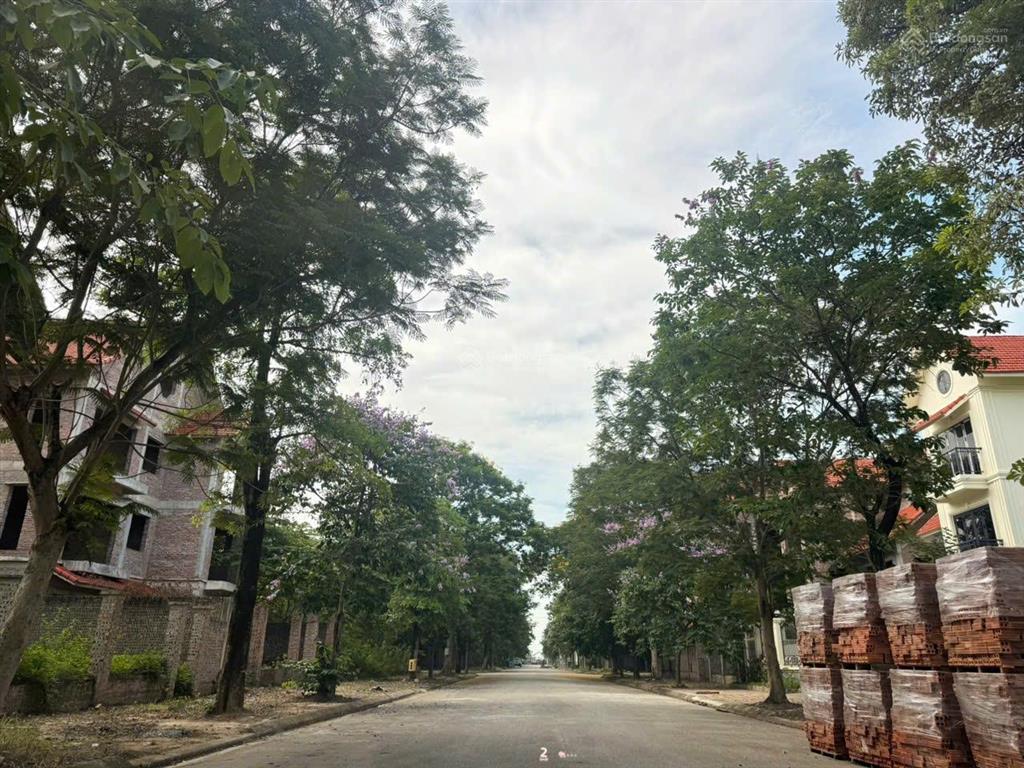 Giá hời 15 tỷ sở hữu căn biệt thự nghỉ dưỡng 300m, sổ đỏ sang tên kđt quang minh hn