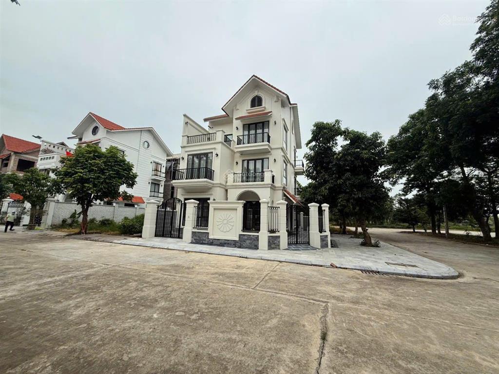 Giá hời 15 tỷ sở hữu căn biệt thự nghỉ dưỡng 300m, sổ đỏ sang tên kđt quang minh hn