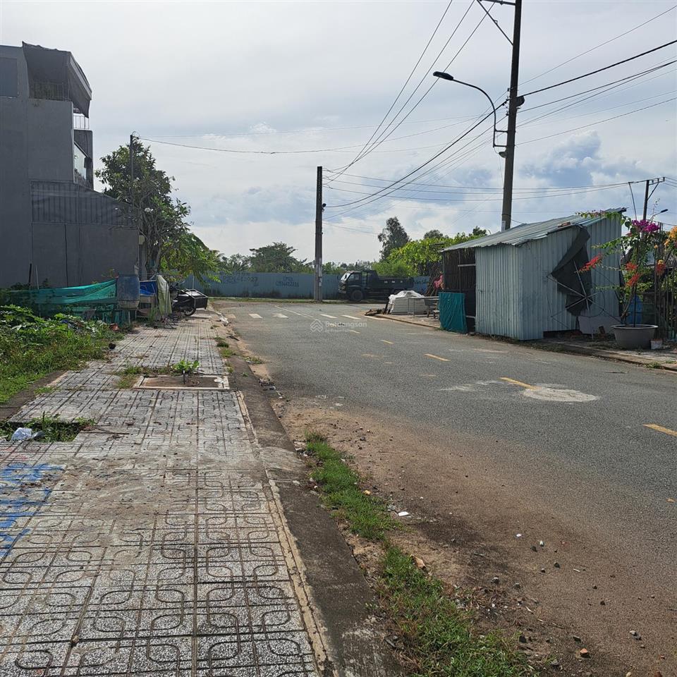 Kẹt tiền cần bán lô đất view sông 64m2, giá rẻ, ngay dự án blue diamond. sổ hồng sang tên ngay