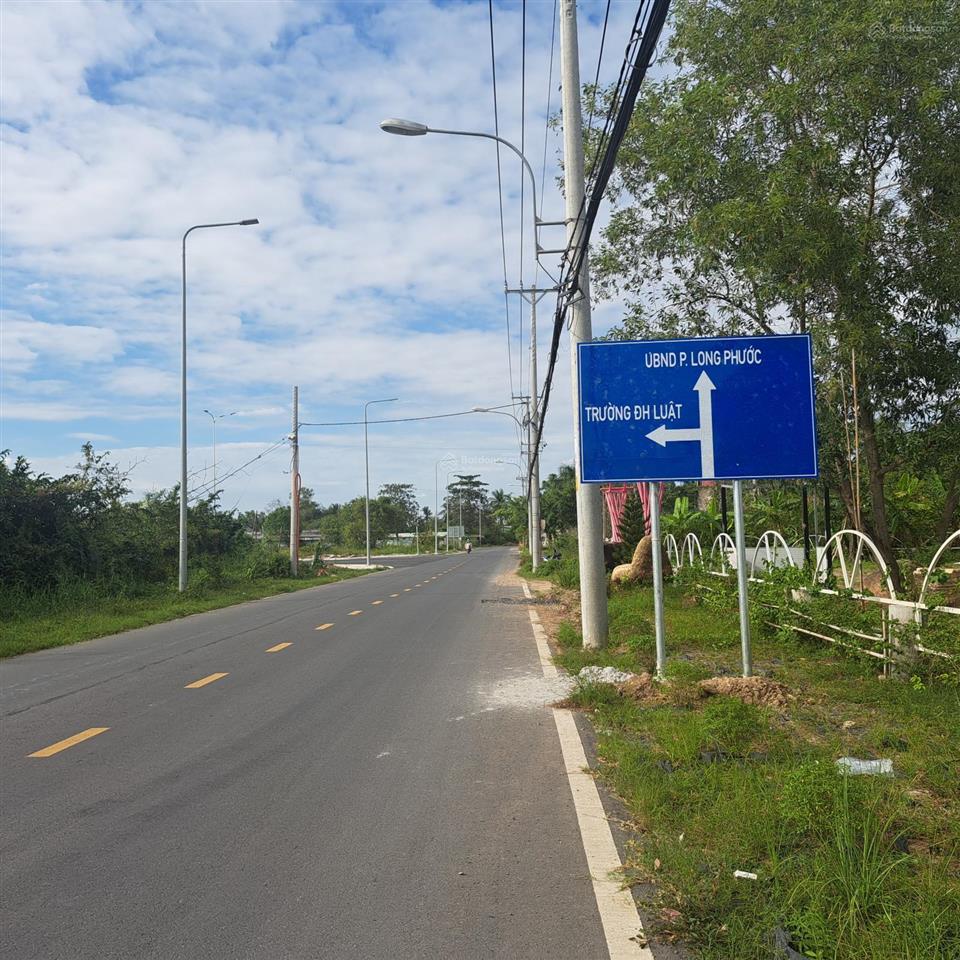 Cần bán lô góc 2 mặt tiền, dt 78 m2 ngang gần 6.4 m, đường 8 long phước. lô đất đẹp, thoáng mát