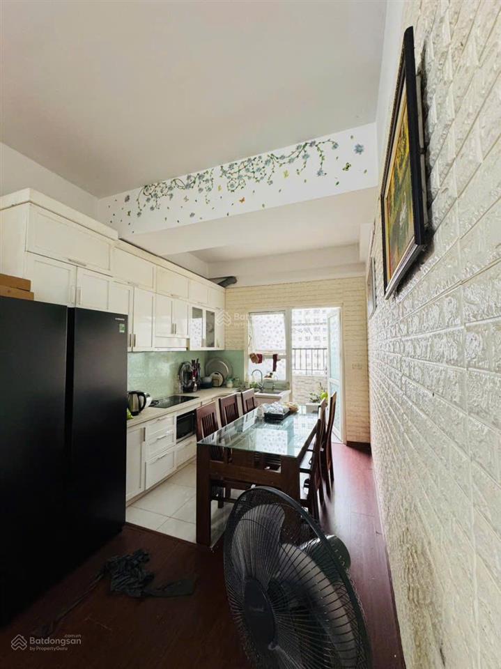 Cho thuê căn 2 phòng ngủ dt 70m2, full nội thất, view thoáng mát, tầng trung, giá 8tr/tháng