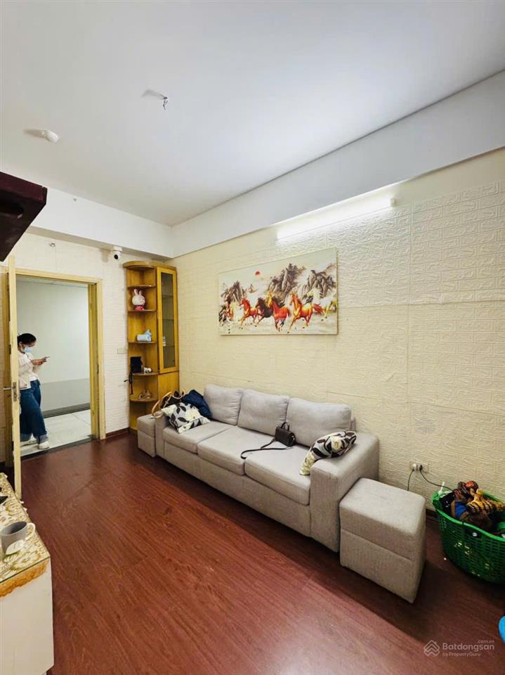Cho thuê căn 2 phòng ngủ dt 70m2, full nội thất, view thoáng mát, tầng trung, giá 8tr/tháng