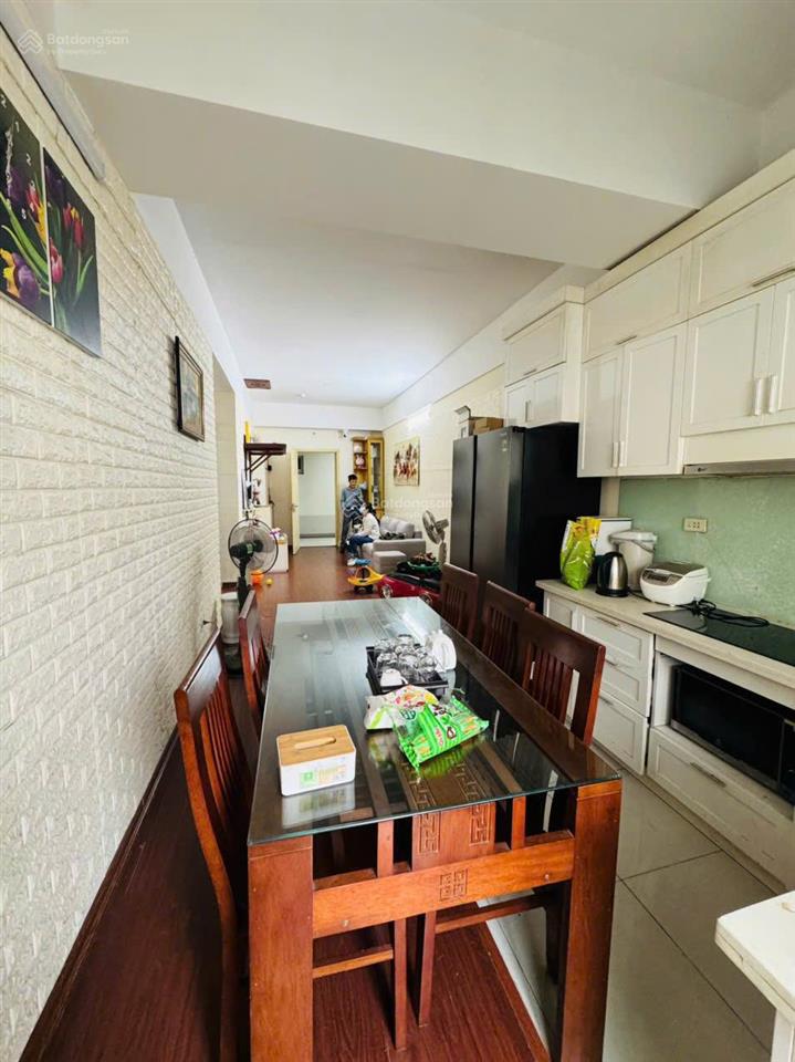 Cho thuê căn 2 phòng ngủ dt 70m2, full nội thất, view thoáng mát, tầng trung, giá 8tr/tháng