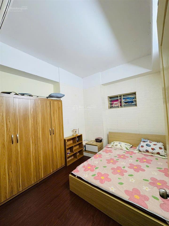 Cho thuê căn 2 phòng ngủ dt 70m2, full nội thất, view thoáng mát, tầng trung, giá 8tr/tháng