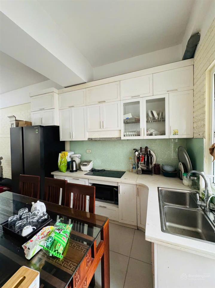 Cho thuê căn 2 phòng ngủ dt 70m2, full nội thất, view thoáng mát, tầng trung, giá 8tr/tháng