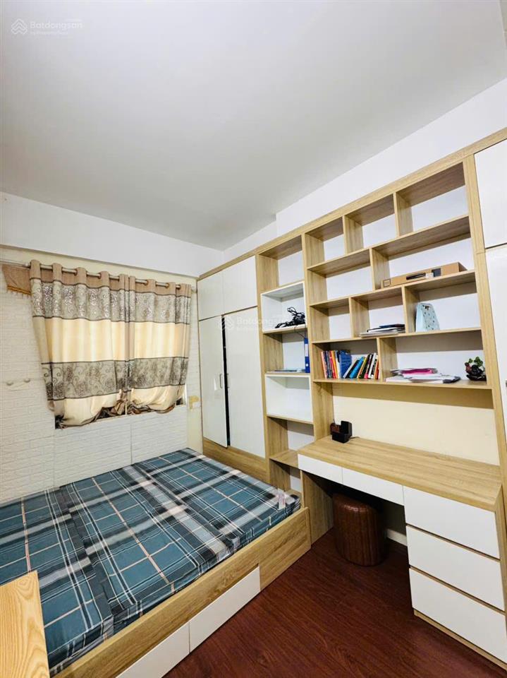 Cho thuê căn 2 phòng ngủ dt 70m2, full nội thất, view thoáng mát, tầng trung, giá 8tr/tháng