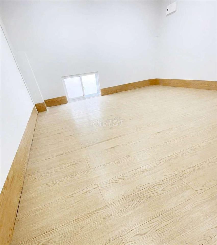 Nhà 2 lầu ngay Ngã Tư Lạc Long Quân Âu Cơ