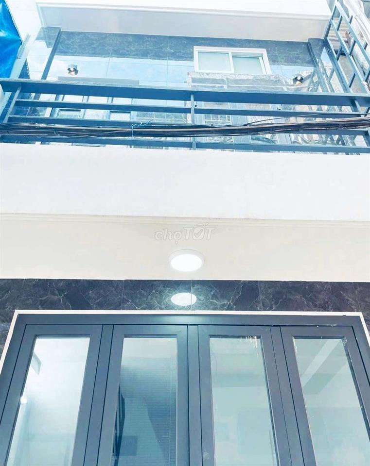 Nhà 2 lầu ngay Ngã Tư Lạc Long Quân Âu Cơ