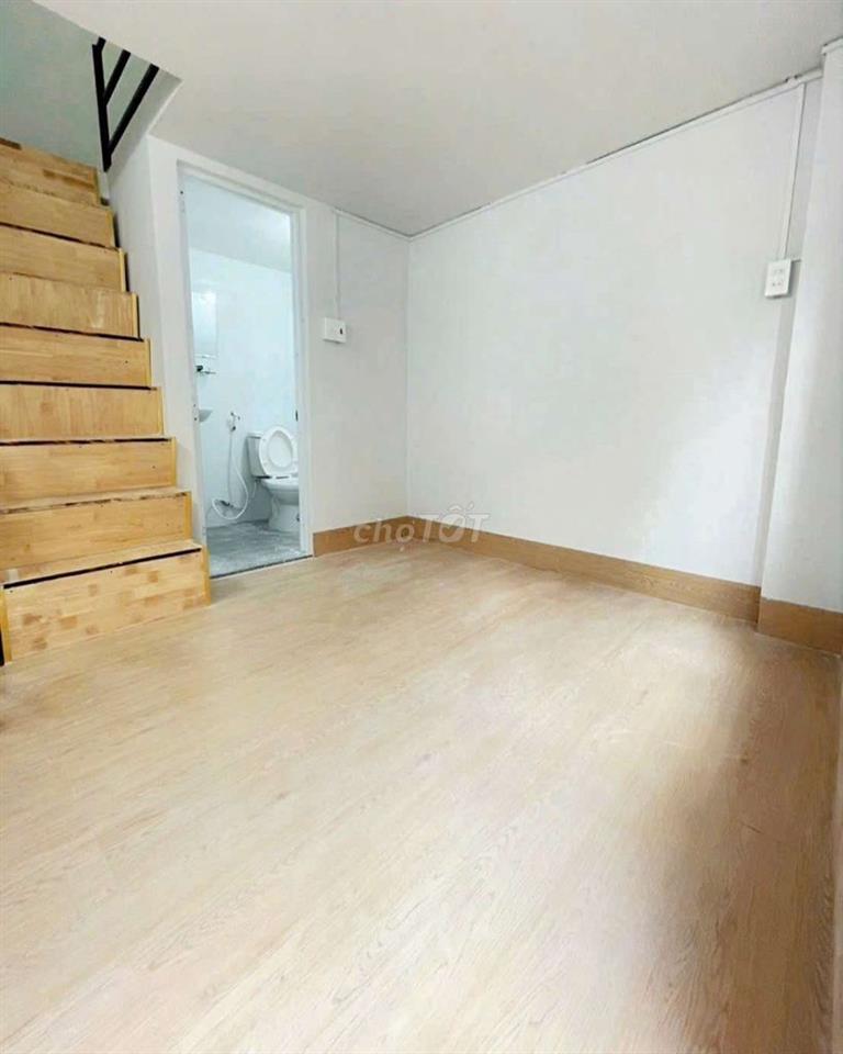 Nhà 2 lầu ngay Ngã Tư Lạc Long Quân Âu Cơ