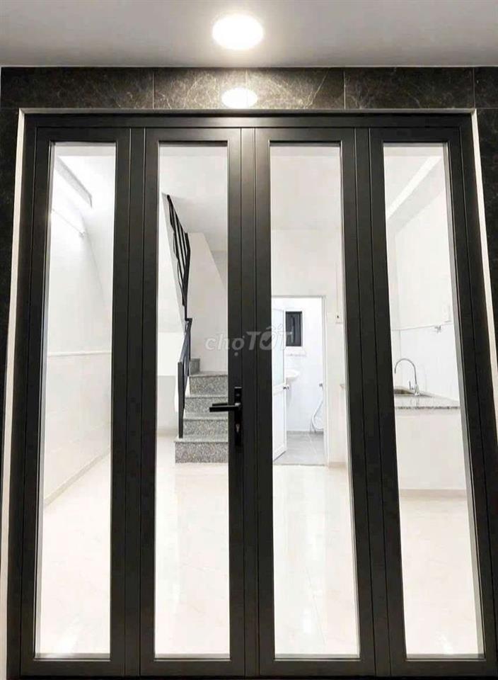 Nhà 2 lầu ngay Ngã Tư Lạc Long Quân Âu Cơ